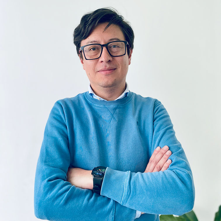 Yair bajito cuadradito